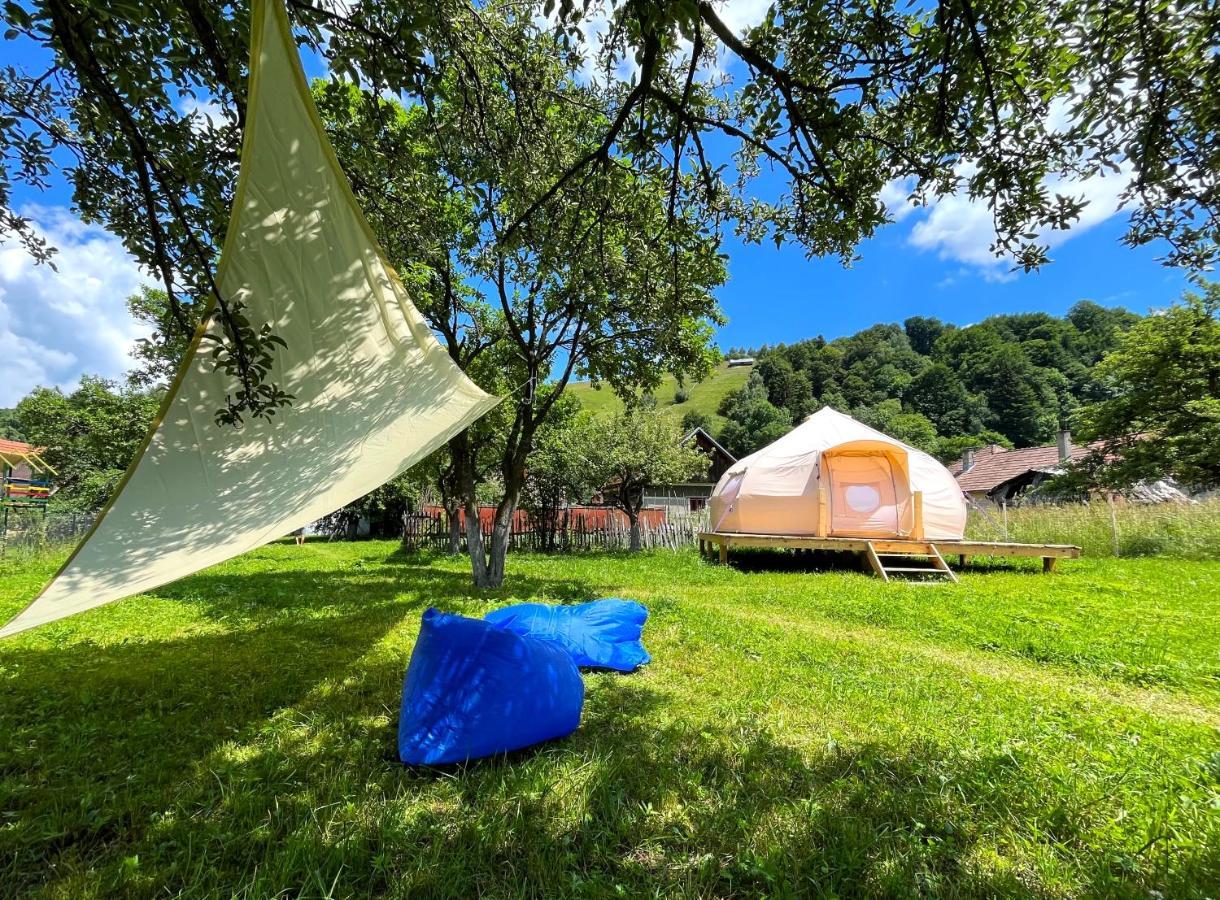 Flore'S Garden Glamping Бран Екстер'єр фото