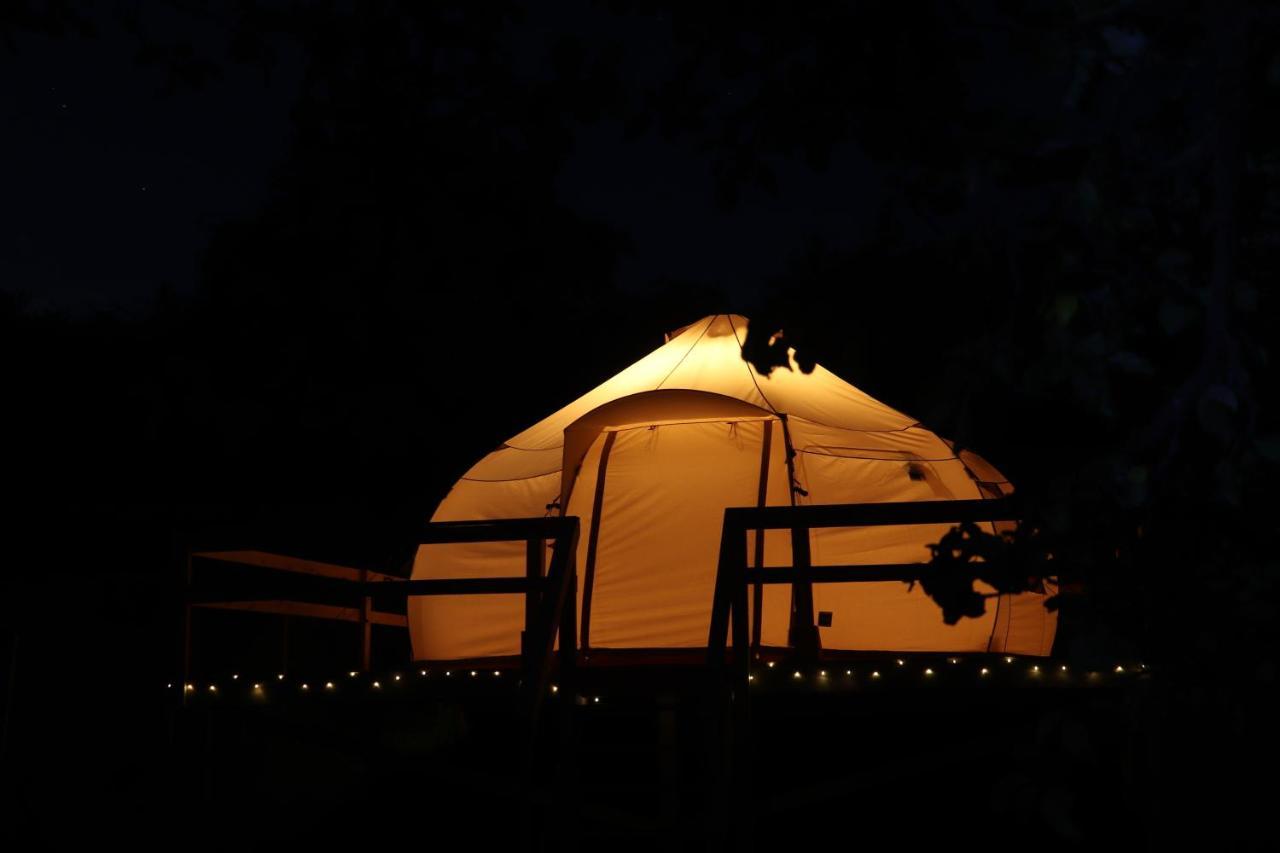 Flore'S Garden Glamping Бран Екстер'єр фото