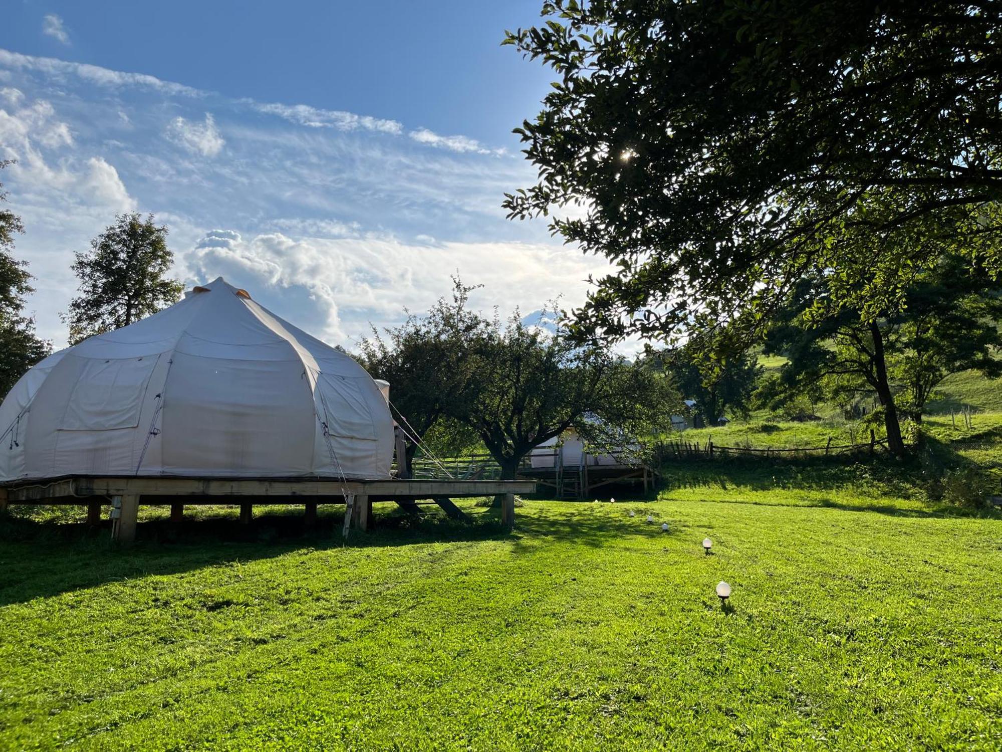 Flore'S Garden Glamping Бран Екстер'єр фото